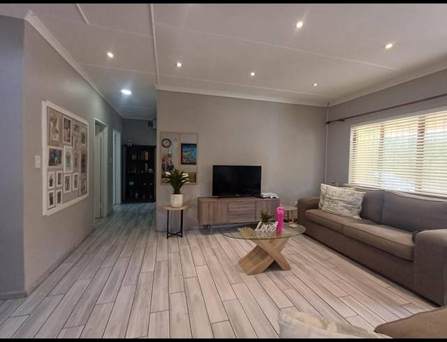 4 BEDROOM PROPERTY TO RENT IN GREENWOOD PARK